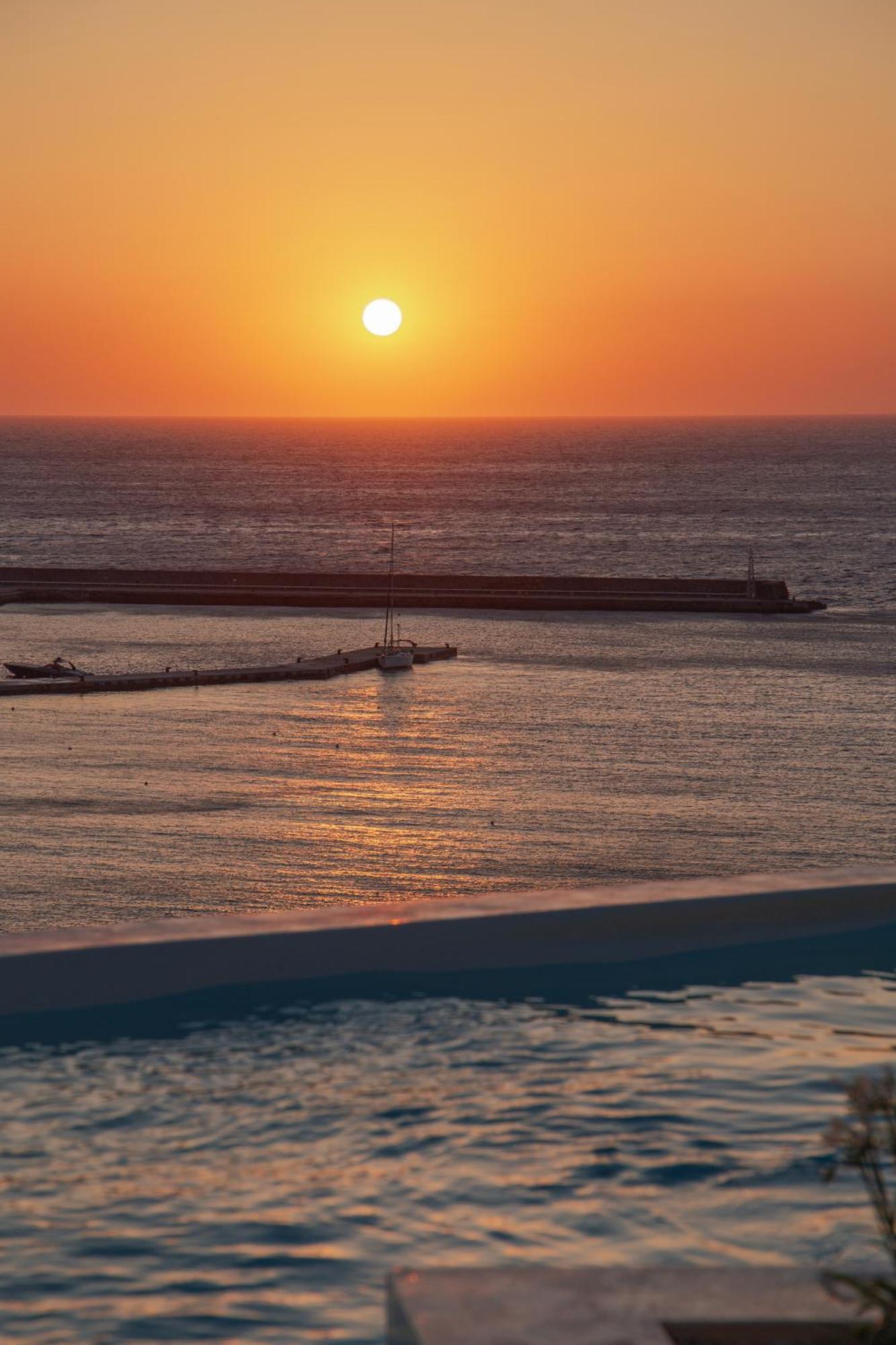 Golden Vista, Beachfront Suites By Explore Andros 外观 照片